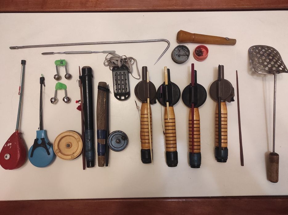 Снасті та ящик для зимової риболовлі