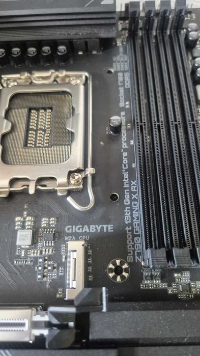 Bundle GIGABYTE Z790 GAMING X AX ATX WIFI LGA 1700 DDR5 + Intel core i9 13900k
