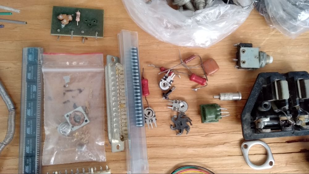 Платы, радиодетали на запчасти.