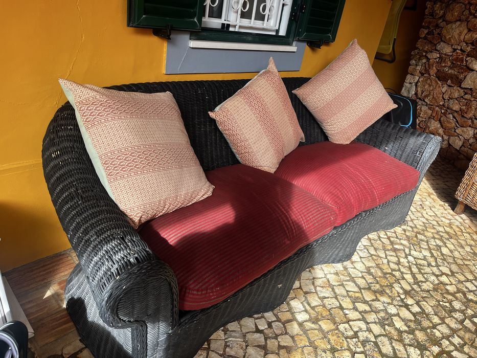 Três sofás em palhinha em muito bom estado