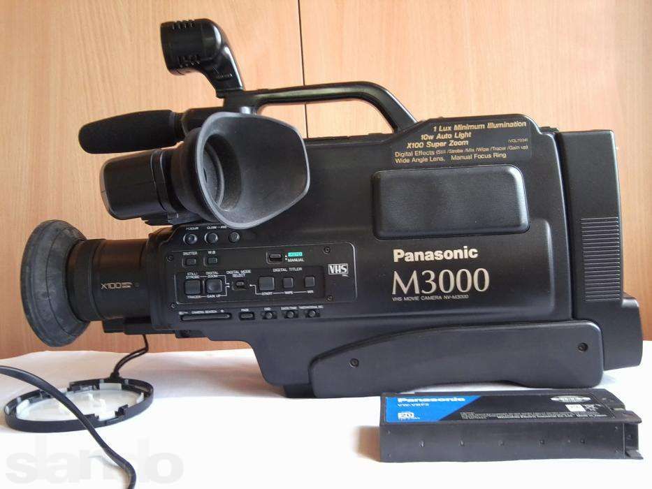 Продам видеокамеру Панасоник М-3000