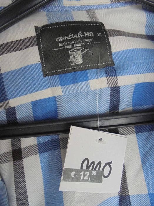 camisa de homem nova com etiqueta