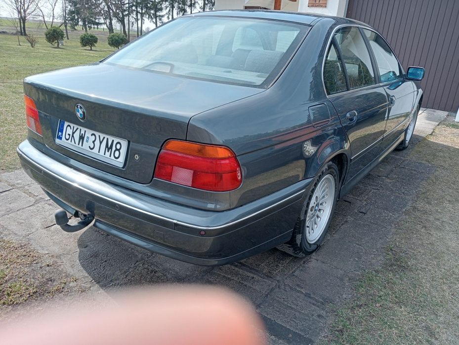 BMW E39 sedan 520