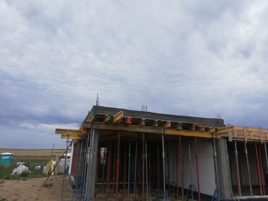 Szalunek stropowy  wynajem stemple podpory dźwigary