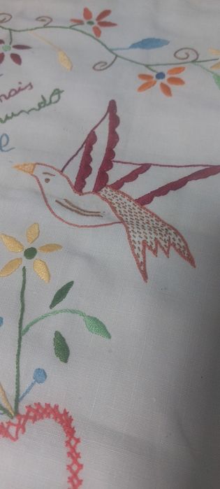 Lenço Bordado Artesanal Coração e Pássaros