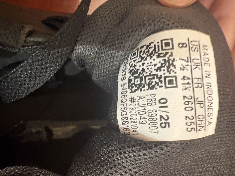 Sapatilhas Adidas Court tamanho 41 1/3 como novos