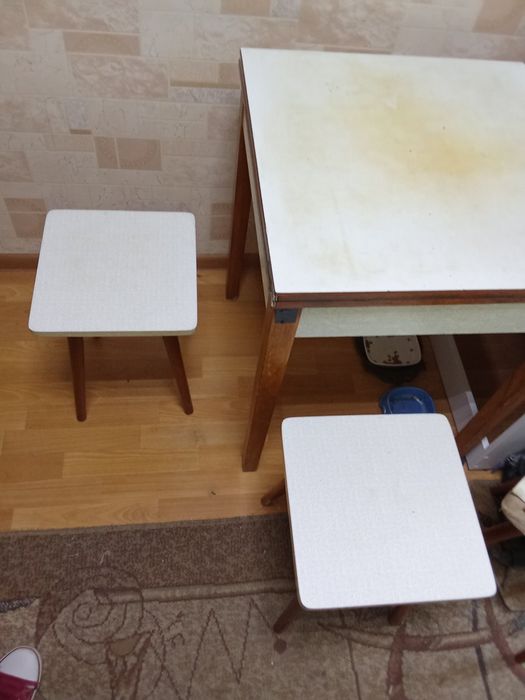 Тумбочка - шкафчик на кухню или дачу