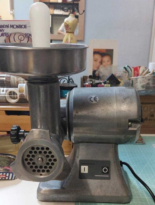 Picador de carne profissional Fama FTSM101