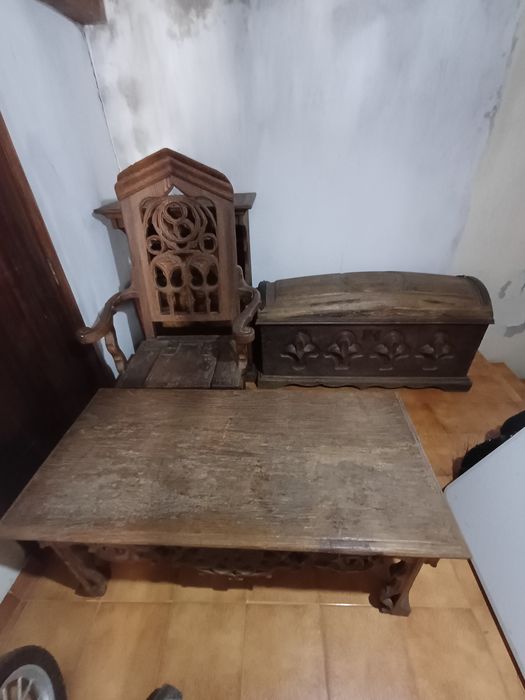Mobilia antiga madeira maciça