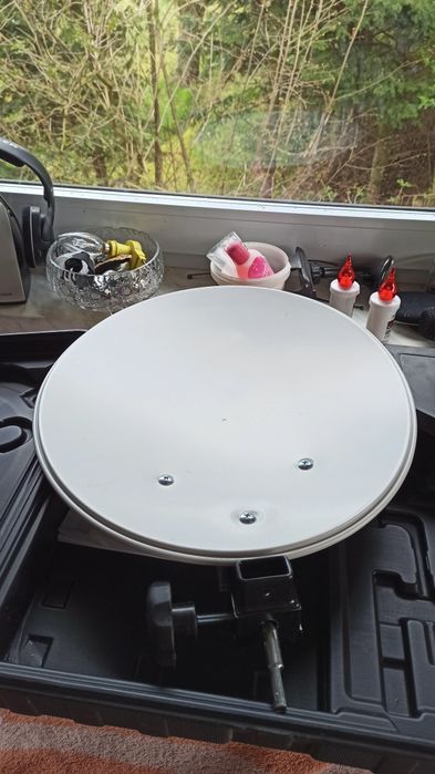 Antena satelitarna plus dekoder prawie .