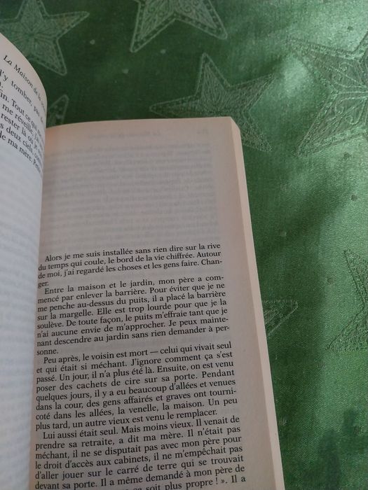 La maison de la source. Portes incluídos