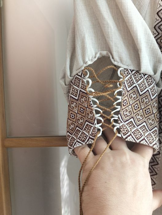 Вишите лляне плаття