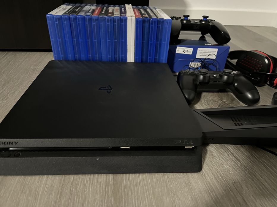 Playstation 4 com jogos e acessórios