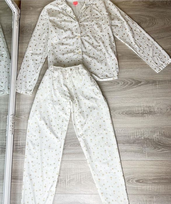Піжама котонова біла
зірочки
100% коттоН
Нова
Розм