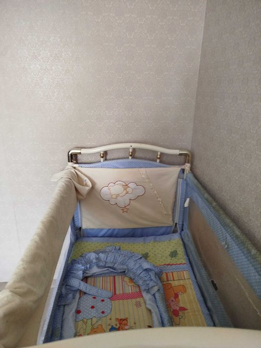 Продаю дитячу кроватку ,розкладується ,з люлькою
