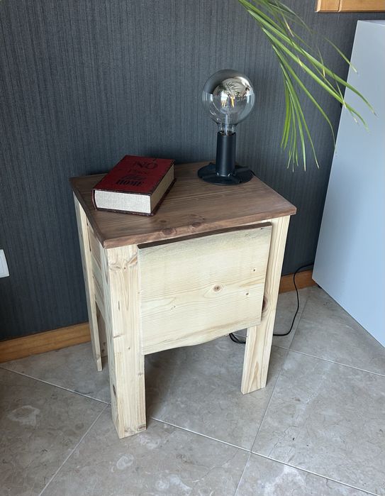 Mesa de cabeceira rustica