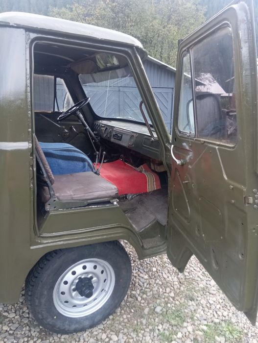 Уаз бортовий 3303