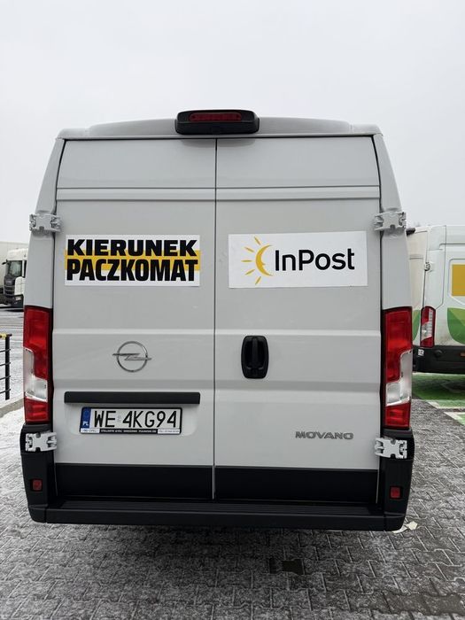 Naklejki na busa INPOST Nowe oklejenie