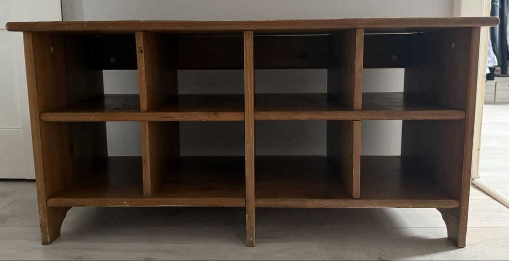 Drewniany regał / komoda z półkami – solidny, naturalne drewno