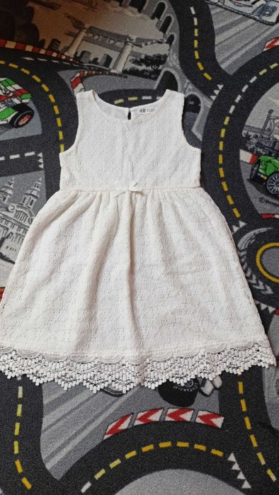 Sukienka h&m 122/128 śmietankowa idealna na uroczystość komunię