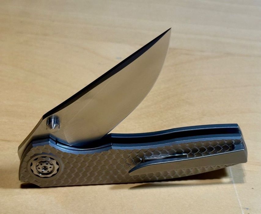 Nóż składany Jufule Duck Titan M390 Silver Dragon Scale 3`