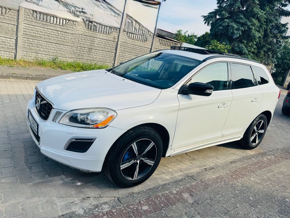 Volvo XC 60 Sprzedam VOLVO  XC 60 r-design MOMENTUM 2012 r.