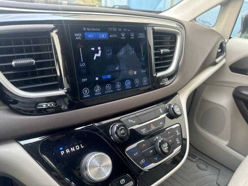 2017 Chrysler Pacifica Touring Plus