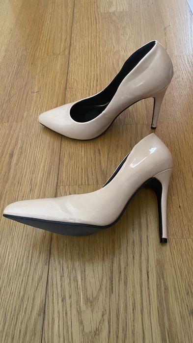 Sapatos de tacão