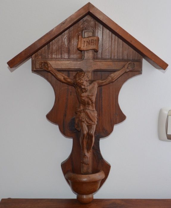 Cristo na Cruz – Escultura em Madeira