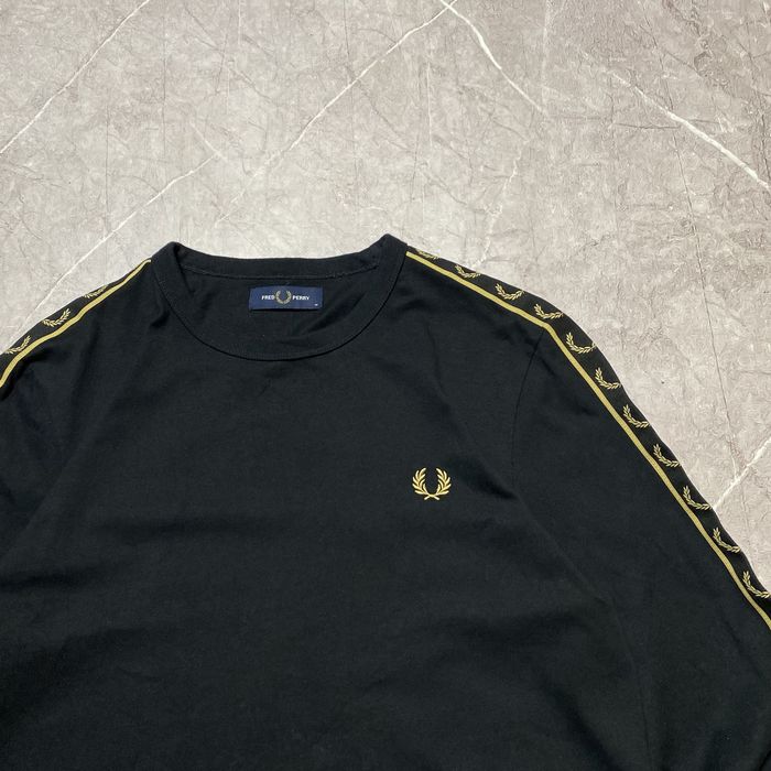 лонгслів fred perry на лампасах