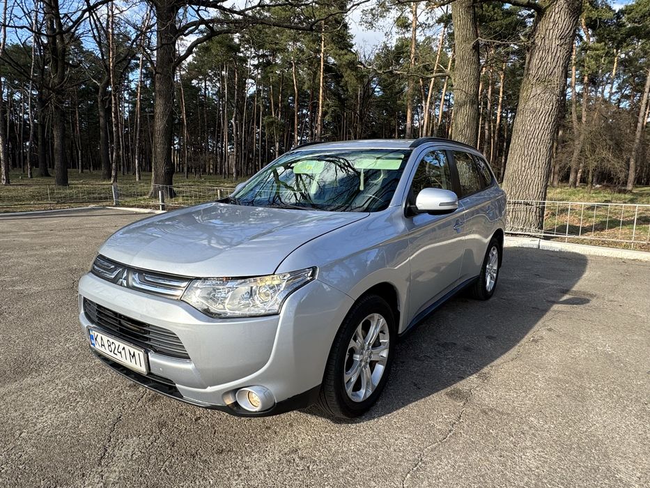 Офіційний Mitsubishi Outlander 2.4 газ/бензин Автомат , повний привід