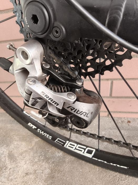 Bicicleta orbea terra H31 - SRAM Rival hidráulico - rodas de swiss