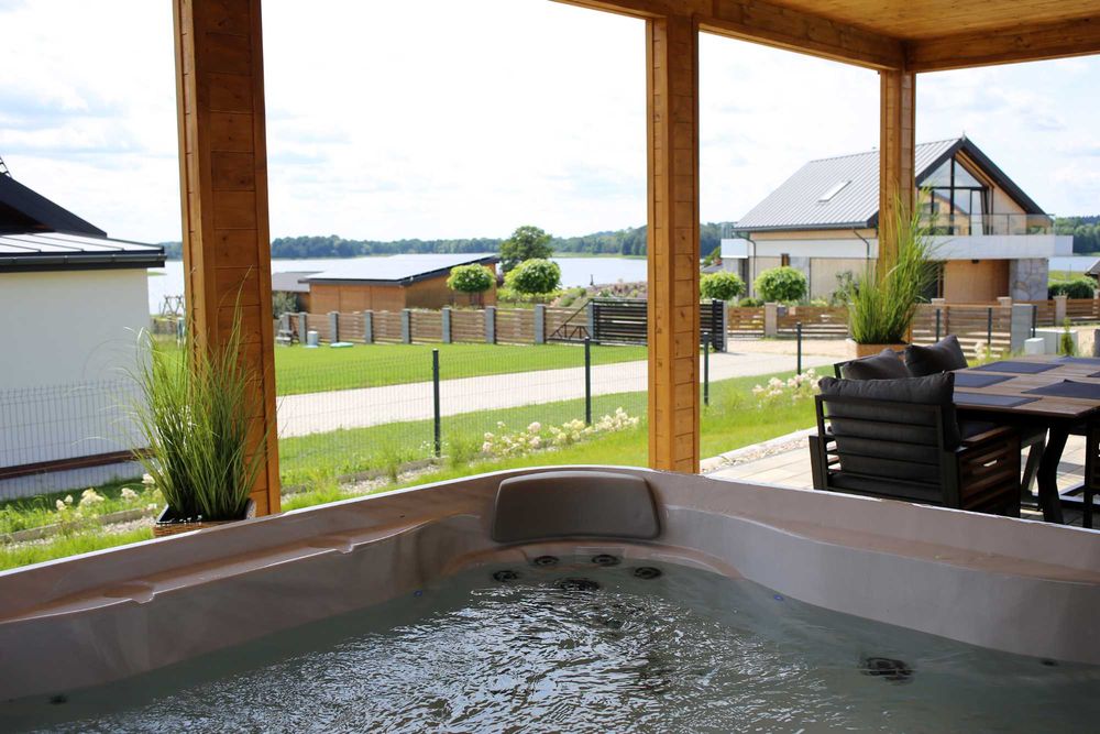 Wypoczynkowy mazurski dom nad jeziorem do wynajęcia z jacuzzi i sauną