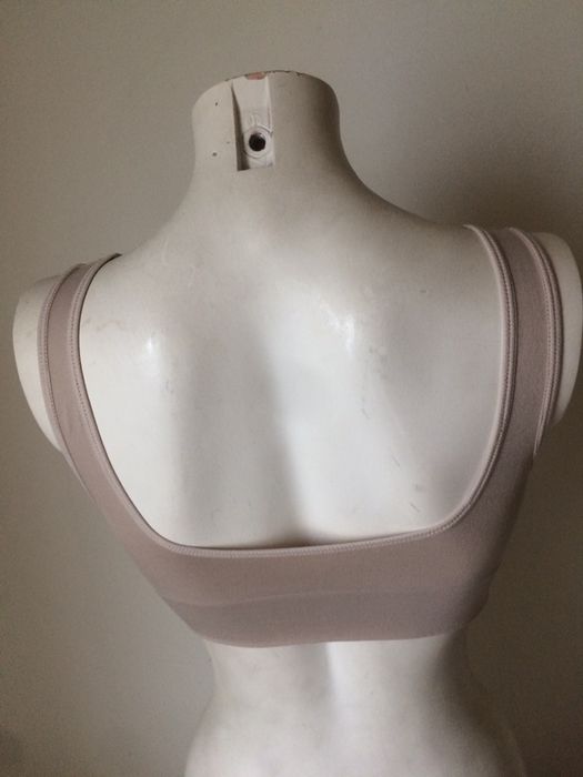 4 Soutiens de Desporto XS e M. Alguns novos. Preço para desocupar