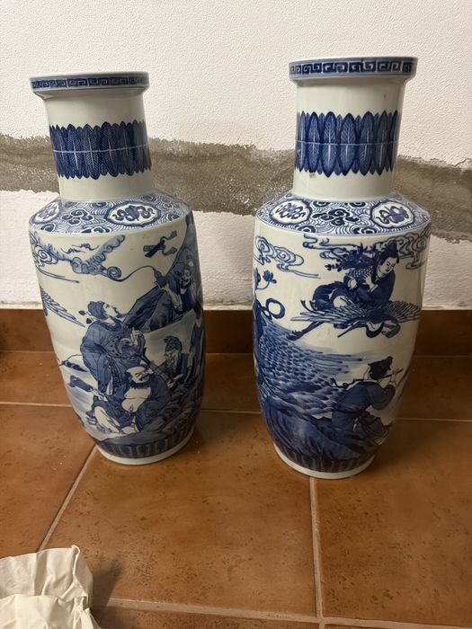 Vasos com desenhos chineses
