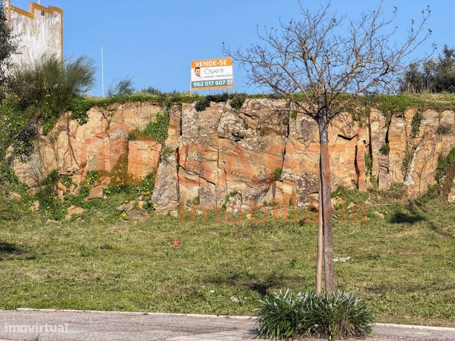 Terreno Urbano com 535m² em Abrantes — Abrantes (São Vicente E São João) E Alferrarede, Santarém