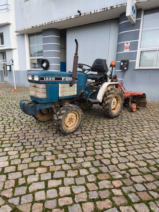 Tractor 4x4 com documentos