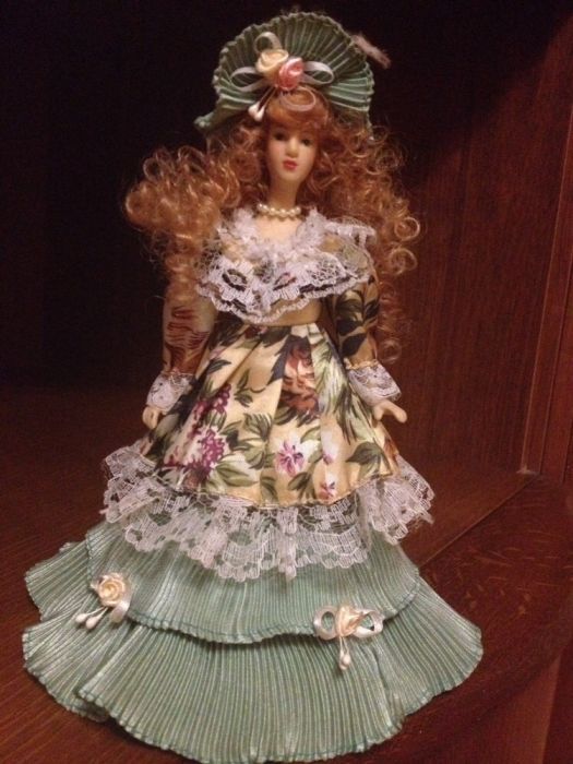 Коллекционная Фарфоровая кукла