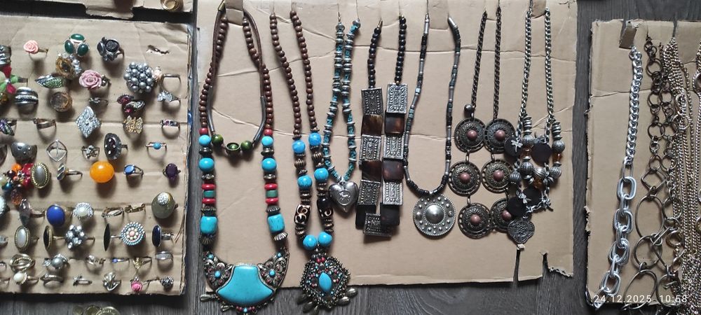 Бижутерия. Подвески, кольца, серьги