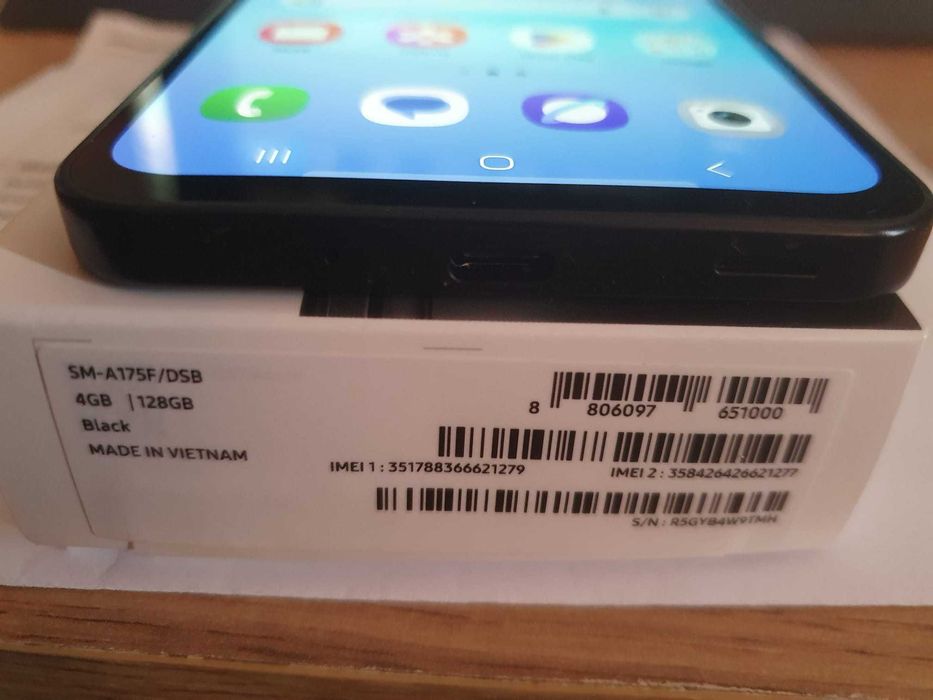 Smartfon SAMSUNG Galaxy A17 4/128GB 6.7" 90Hz Czarny SM-A175