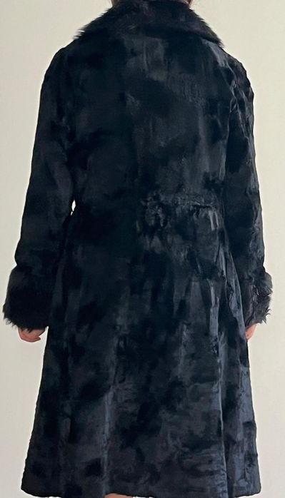Casaco vintage preto gola e mangas em pelo
