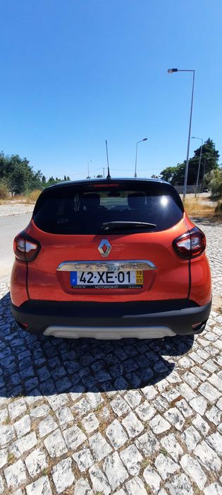 Vendo Renault Captur 0.9 TCe Exclusive a gasolina de 2019, num estado irrepreensível e com apenas 80000km reais.