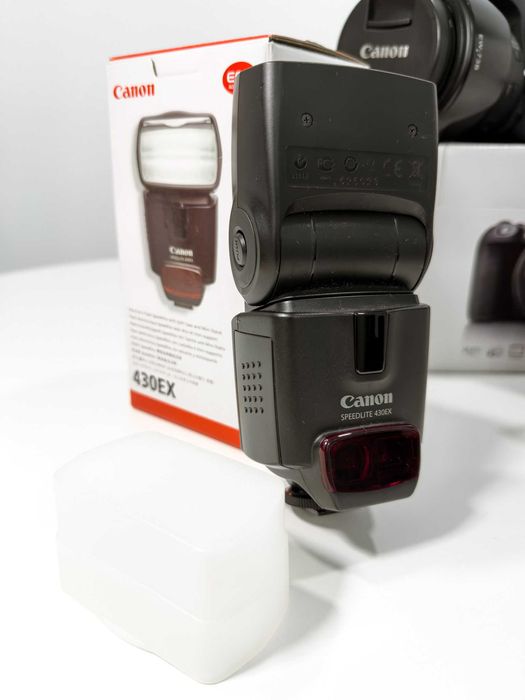 Canon EOS 77D + Extras