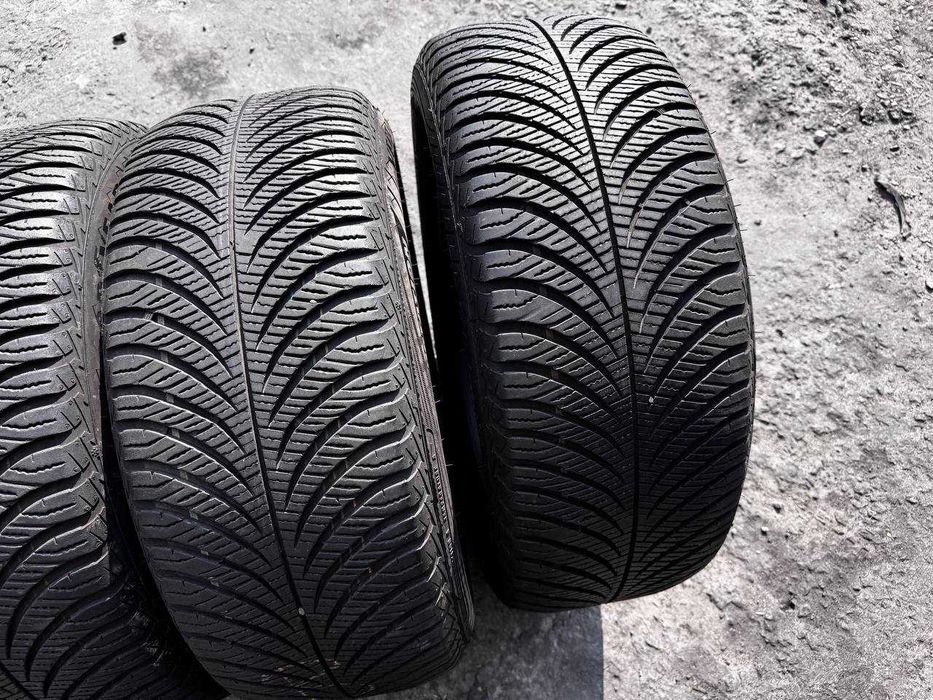 Шини зима 215/55/R17 GoodYear Vector4Seasons