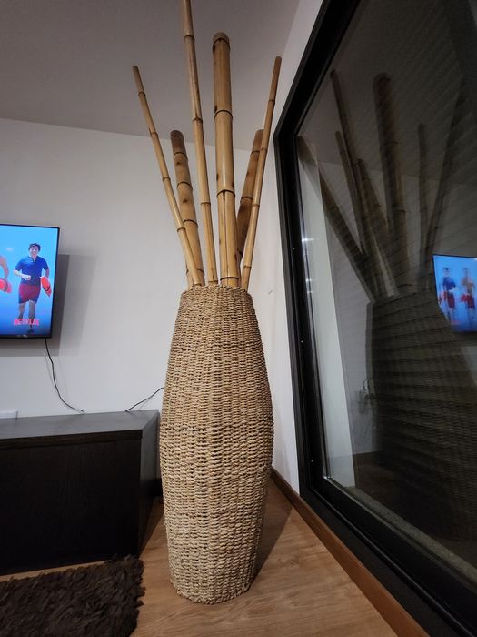 Pote Decorativo em  palha 1.00x27  com 7 canas Bambu 2.05 cada