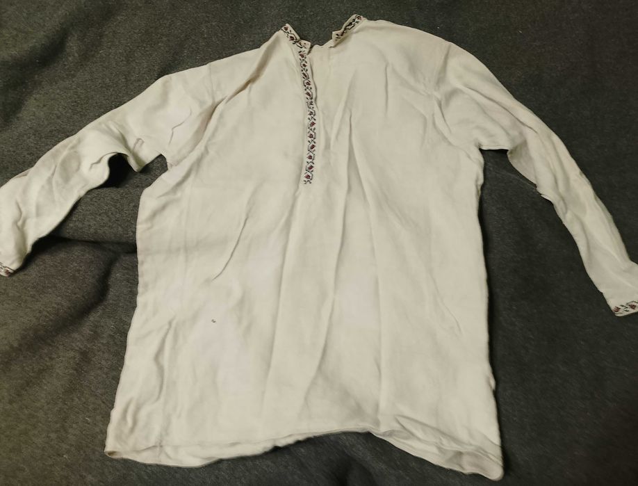 Старинная вышиванка из домотканной ткани