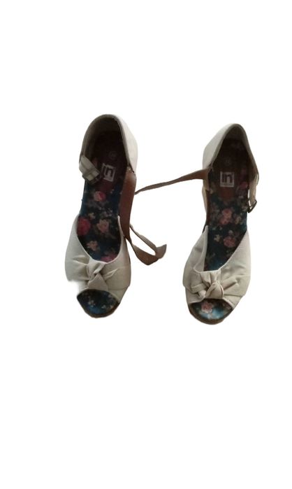 Vendo Sapatos Senhora In Extenso Cunha