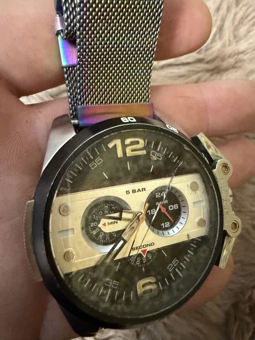 Продам часы diesel
