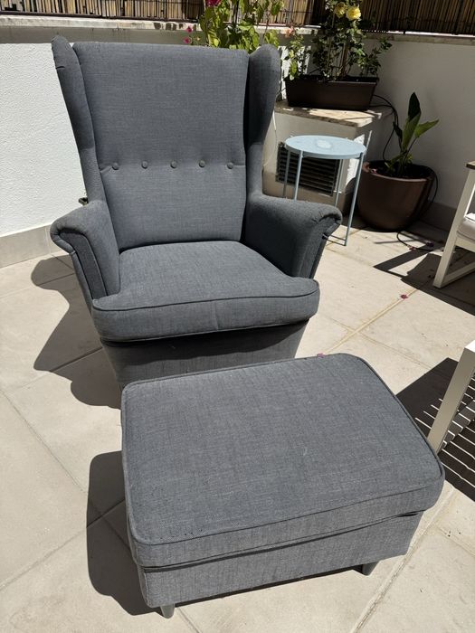 Poltrona IKEA STRANDMON + repousa-pés