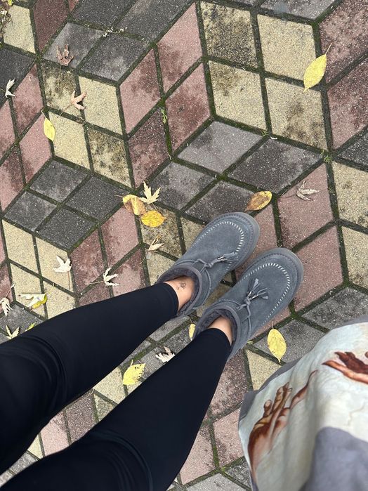 Уги 39 розмір  нові одягнені один раз сірі графіт